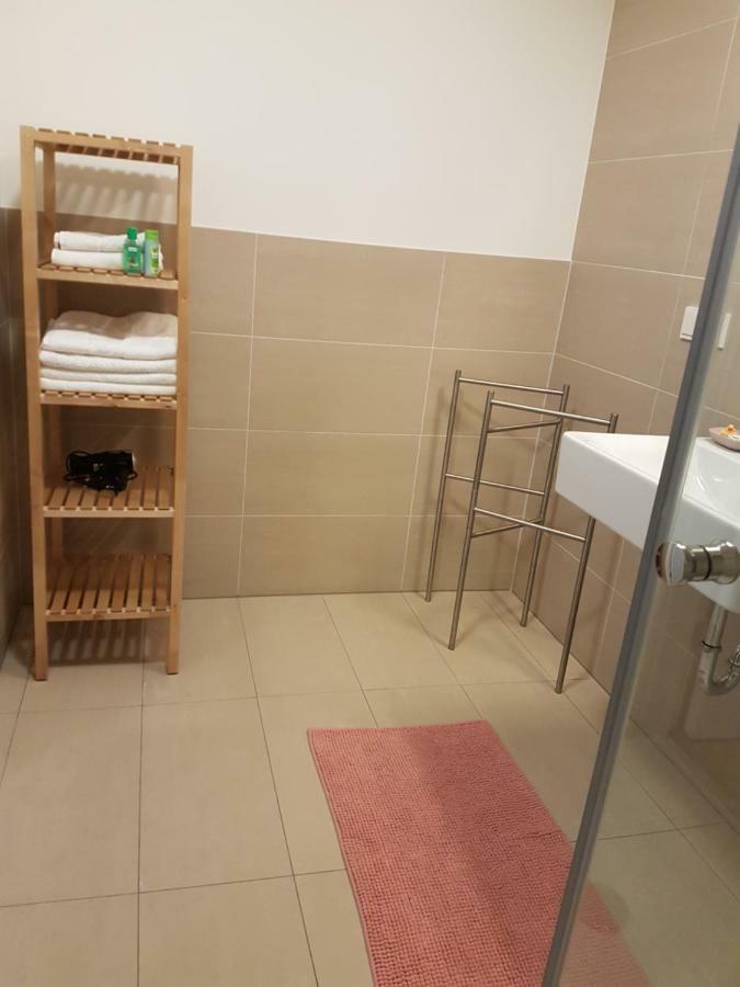 Central Family-Friendly Apt In Відень Екстер'єр фото