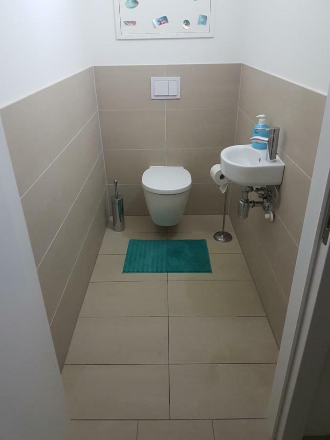 Central Family-Friendly Apt In Відень Екстер'єр фото