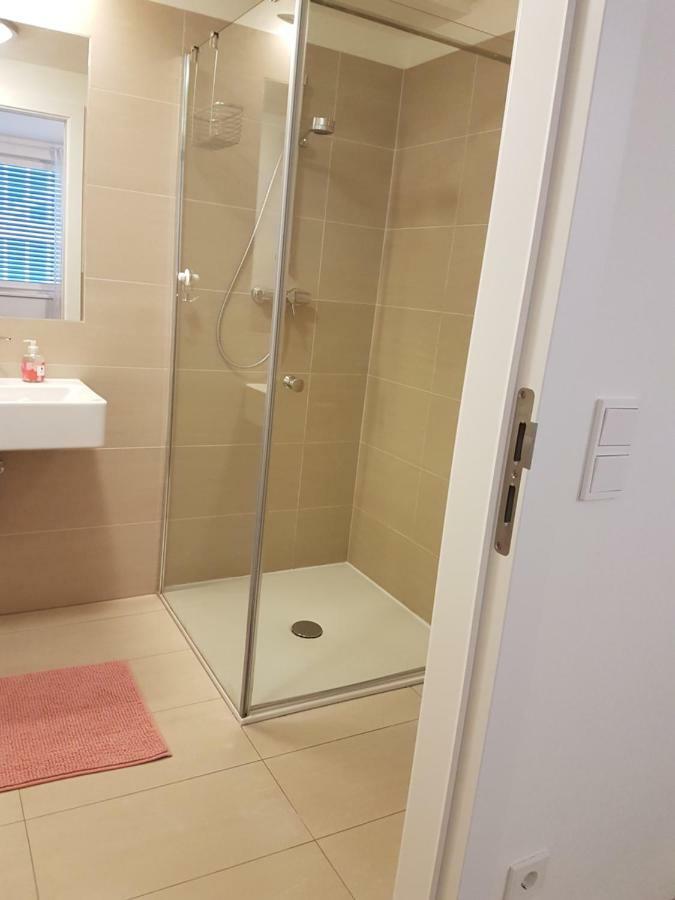 Central Family-Friendly Apt In Відень Екстер'єр фото