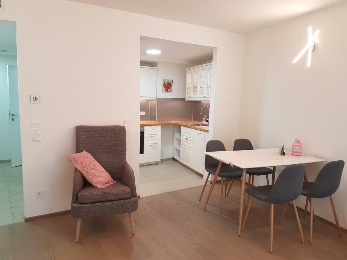 Central Family-Friendly Apt In Відень Екстер'єр фото